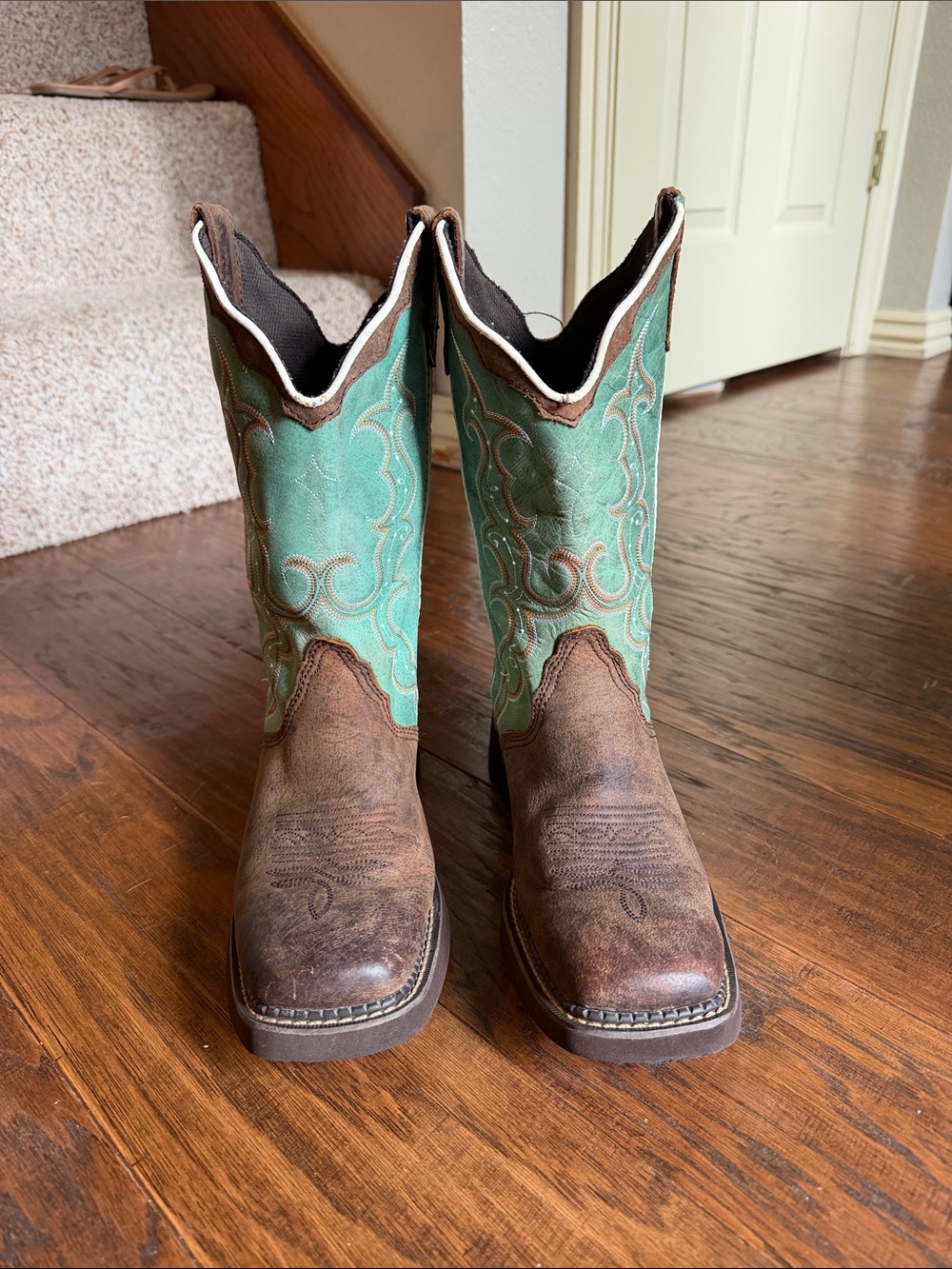 Justin Boots Brown Leather with Teal Shaft Women's Heeled Cowboy Boots - Picture 4 of 6